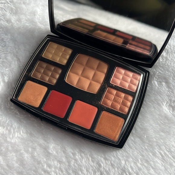 CHANEL Other - Chanel Collection Essentielle - Lumiere Soleil